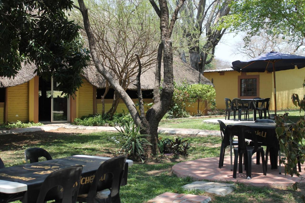 Divundu Guest House Kültér fotó